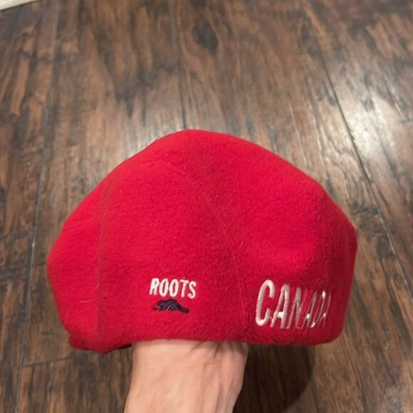 Roots Athletics Cabbie Flat Hat Cap Canada fan hat  Mens size M - Picture 5 of 6